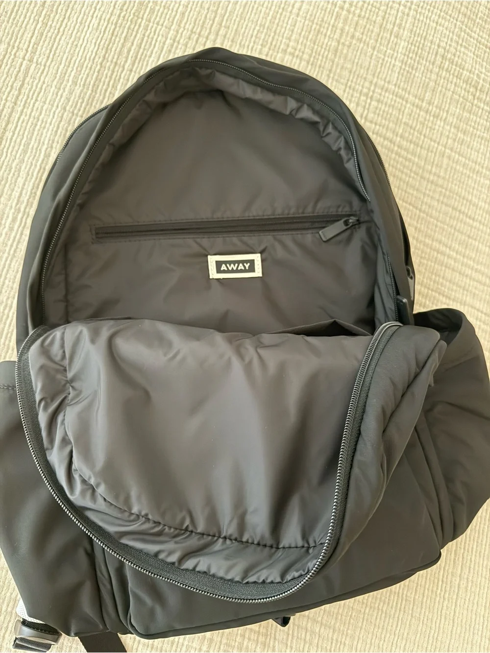 Away classic black